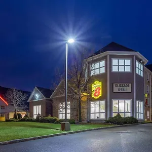 Super 8 By Wyndham 3*, Quebec City Canada