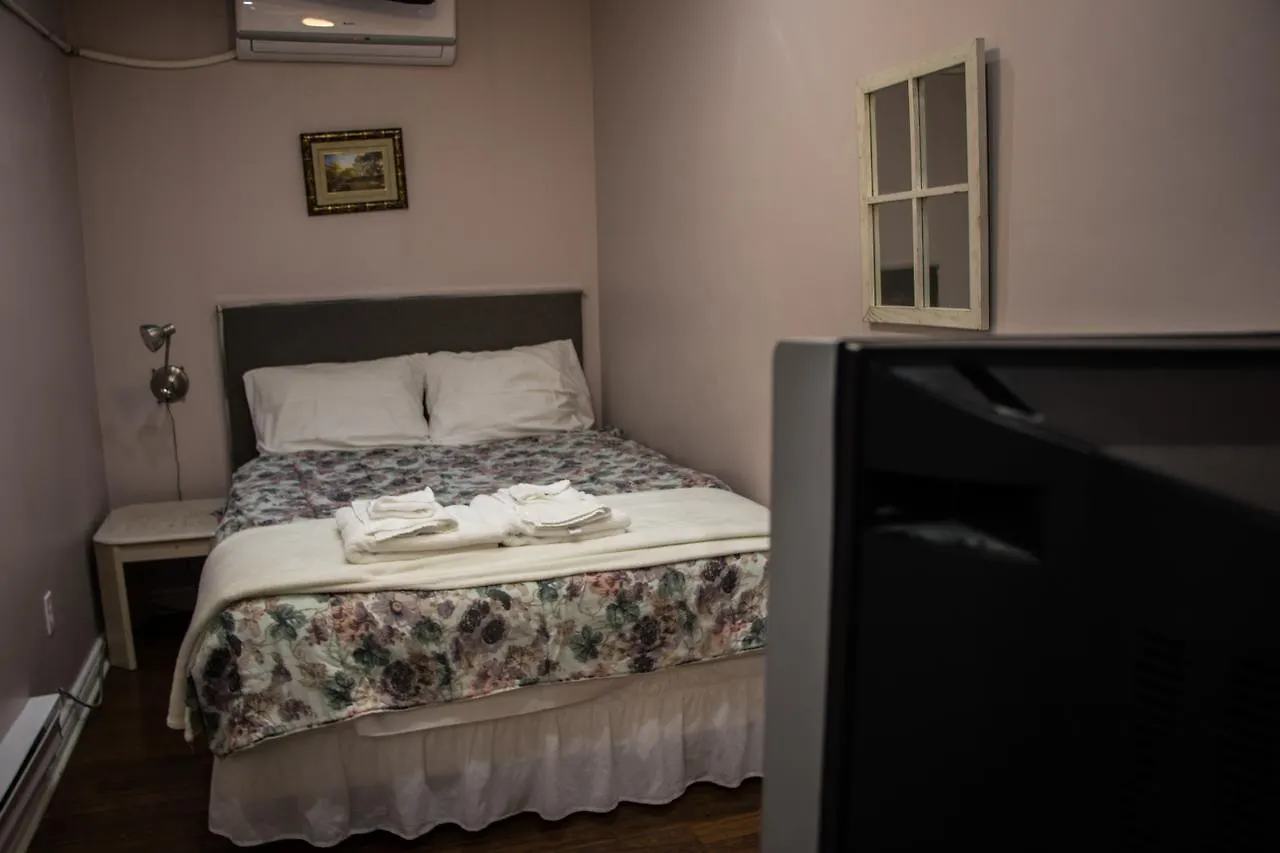 Хостел Saint Lawrence Residences And Suites Торонто